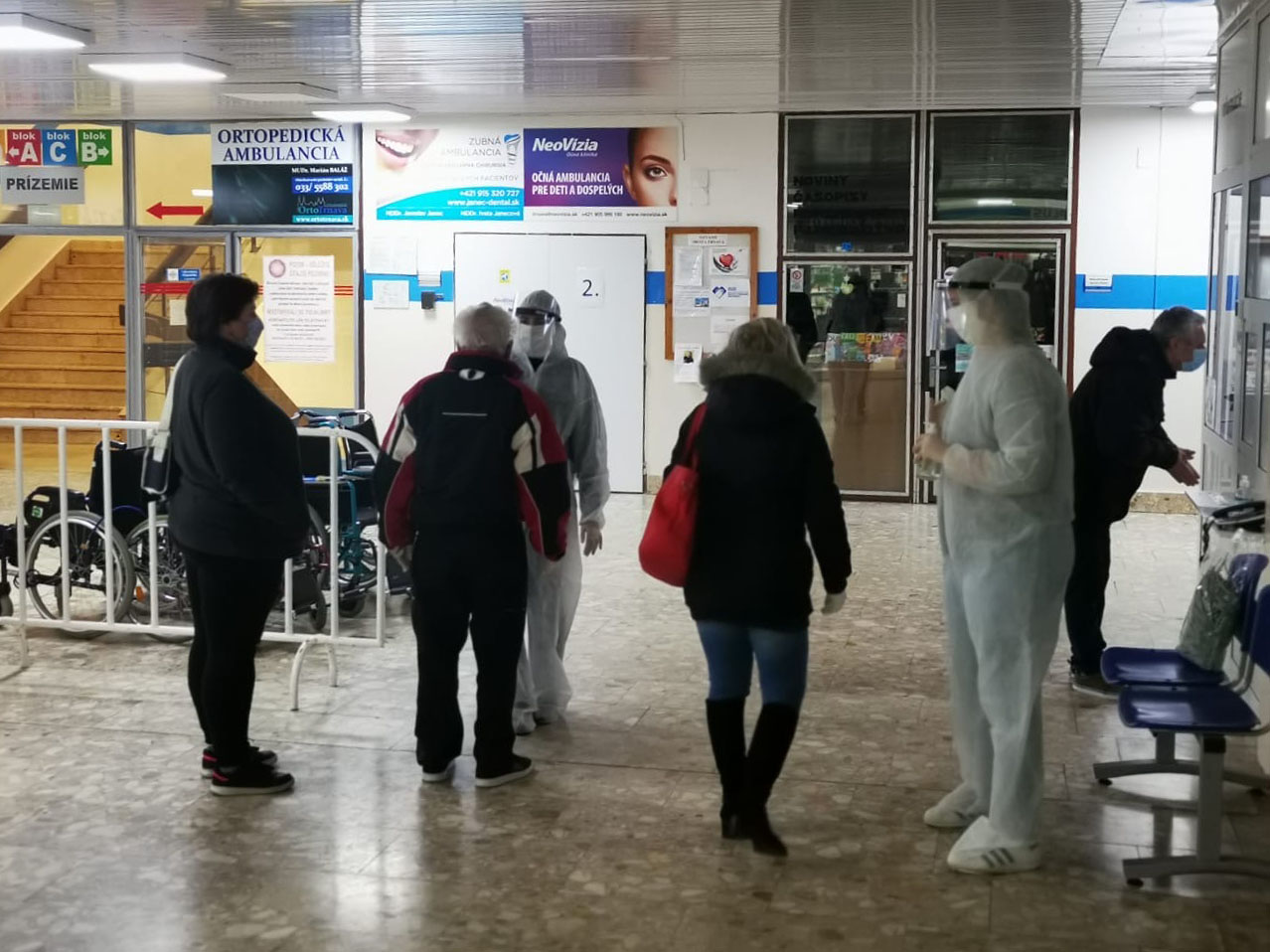 Študenti Trnavskej univerzity pomáhajú s filtrovaním pacientov
