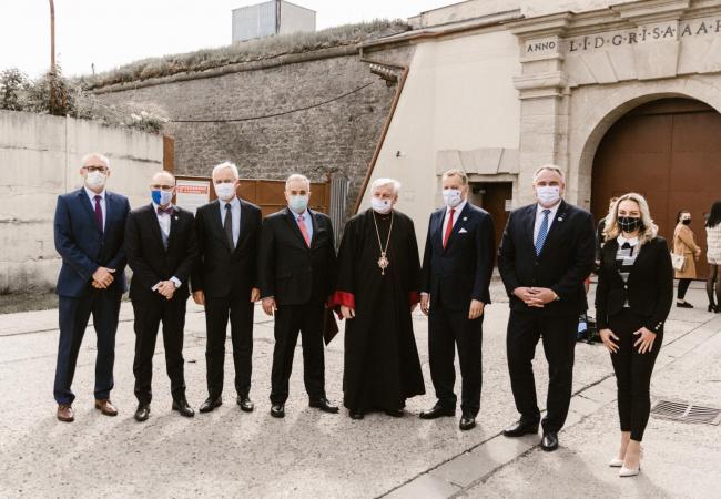 Odhalenie pamätnej tabule P. Gojdičovi v Leopoldove (25.5.2020) Odhalenie pamätnej tabule P. Gojdičovi v Leopoldove (25.5.2020)