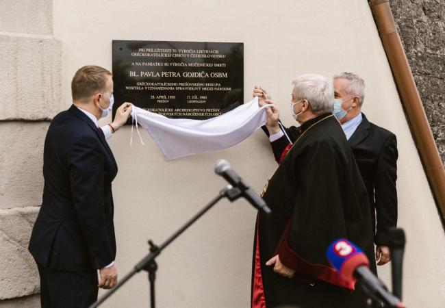 Odhalenie pamätnej tabule P. Gojdičovi v Leopoldove (25.5.2020) Odhalenie pamätnej tabule P. Gojdičovi v Leopoldove (25.5.2020)