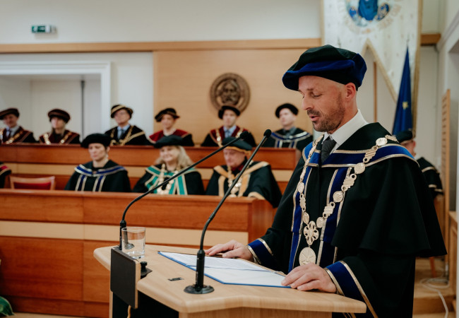 Inaugurácia dekana FF TRUNI doc. Erika Hrnčiarika 6. decembra 2022