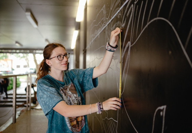 odborná kresba, klasická archeológia, Trnava, Trnavská univerzita, foto Barbora Likavská