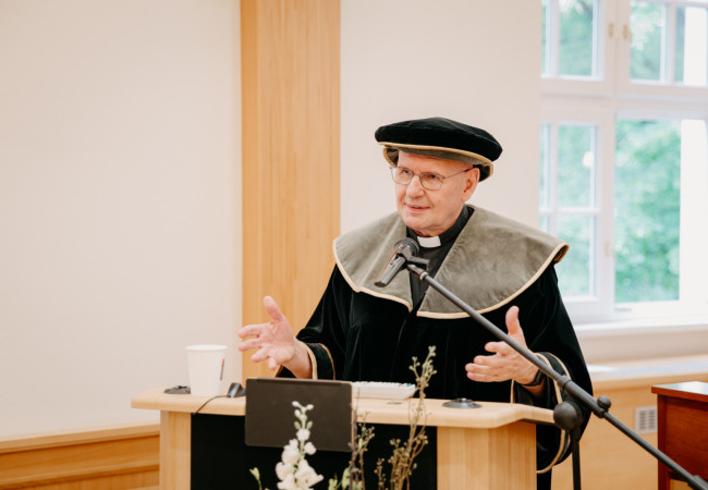 Michael F. Kolarcik, jezuita, čestný doktor TRUNI, kanadský Slovák