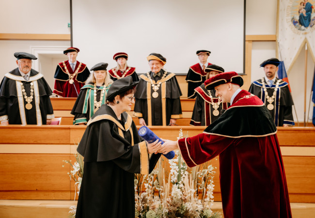 Valérie Tóthová, Michael F. Kolarcik