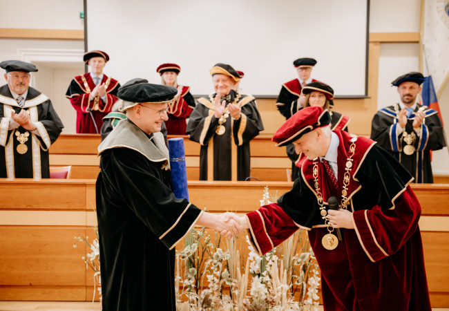 Valérie Tóthová, Michael F. Kolarcik