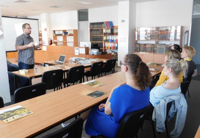 prednášajúci pri interakcii s publikom