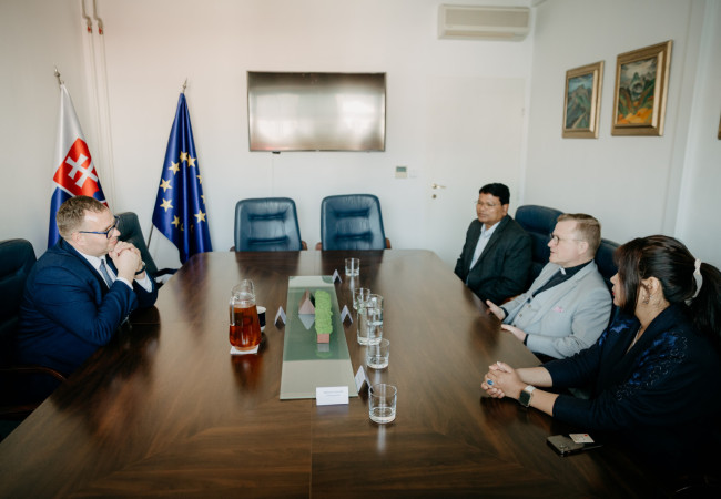 Milos Lichner, Donatus Kujur, Shristi Kala Chhetri