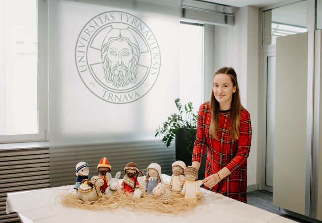 háčkovaný betlehem, iveta kolníková, trnavská univerzita, sto betlehemov vo Vatikáne