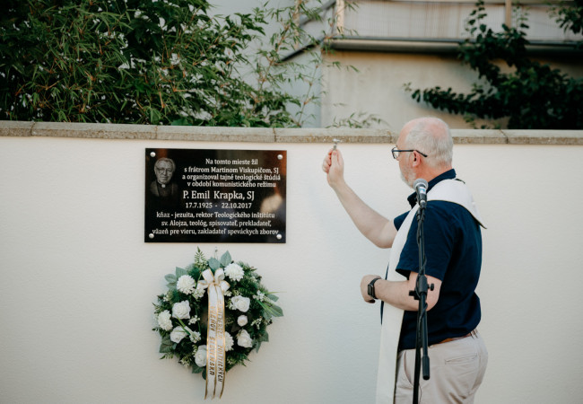 p. Krapka odhalenie tabule