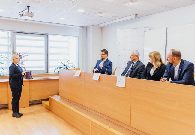 slovenský jazyk v komunikácii nepočujúcich slovenský jazyk v komunikácii nepočujúcich