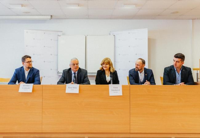 slovenský jazyk v komunikácii nepočujúcich slovenský jazyk v komunikácii nepočujúcich