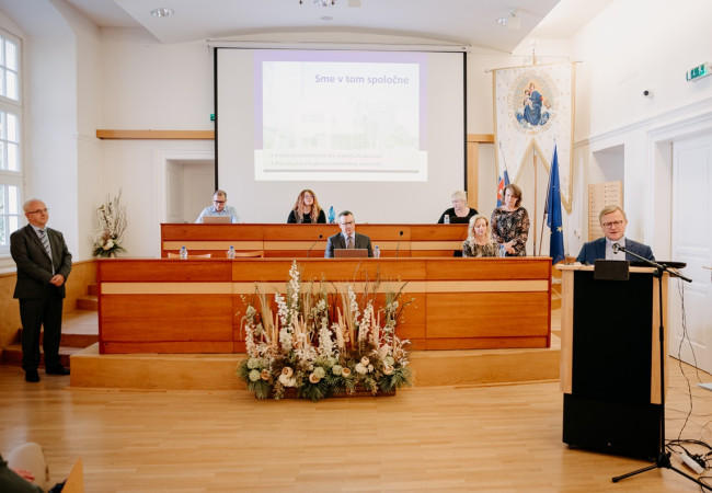 voľba rektora na Trnavskej univerzite 1. októbra 2024