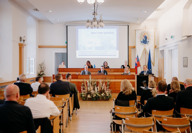 voľba rektora na Trnavskej univerzite 1. októbra 2024